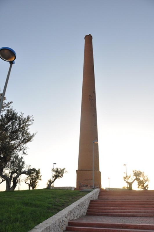 Águilas landmarks: Chimenea de la Loma; the La Loma chimney