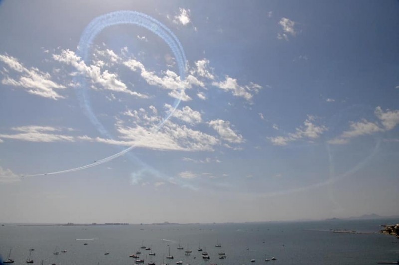 <span style='color:#780948'>ARCHIVED</span> - Eagle Patrol paint tribute over the Mar Menor on World Breast Cancer Day
