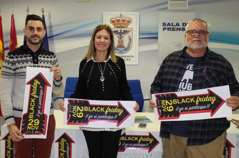<span style='color:#780948'>ARCHIVED</span> - Águilas shops prepare to celebrate Black Friday