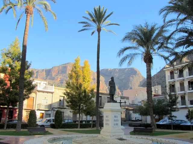 Orihuela, Parks, squares and an unusual lamp-post!