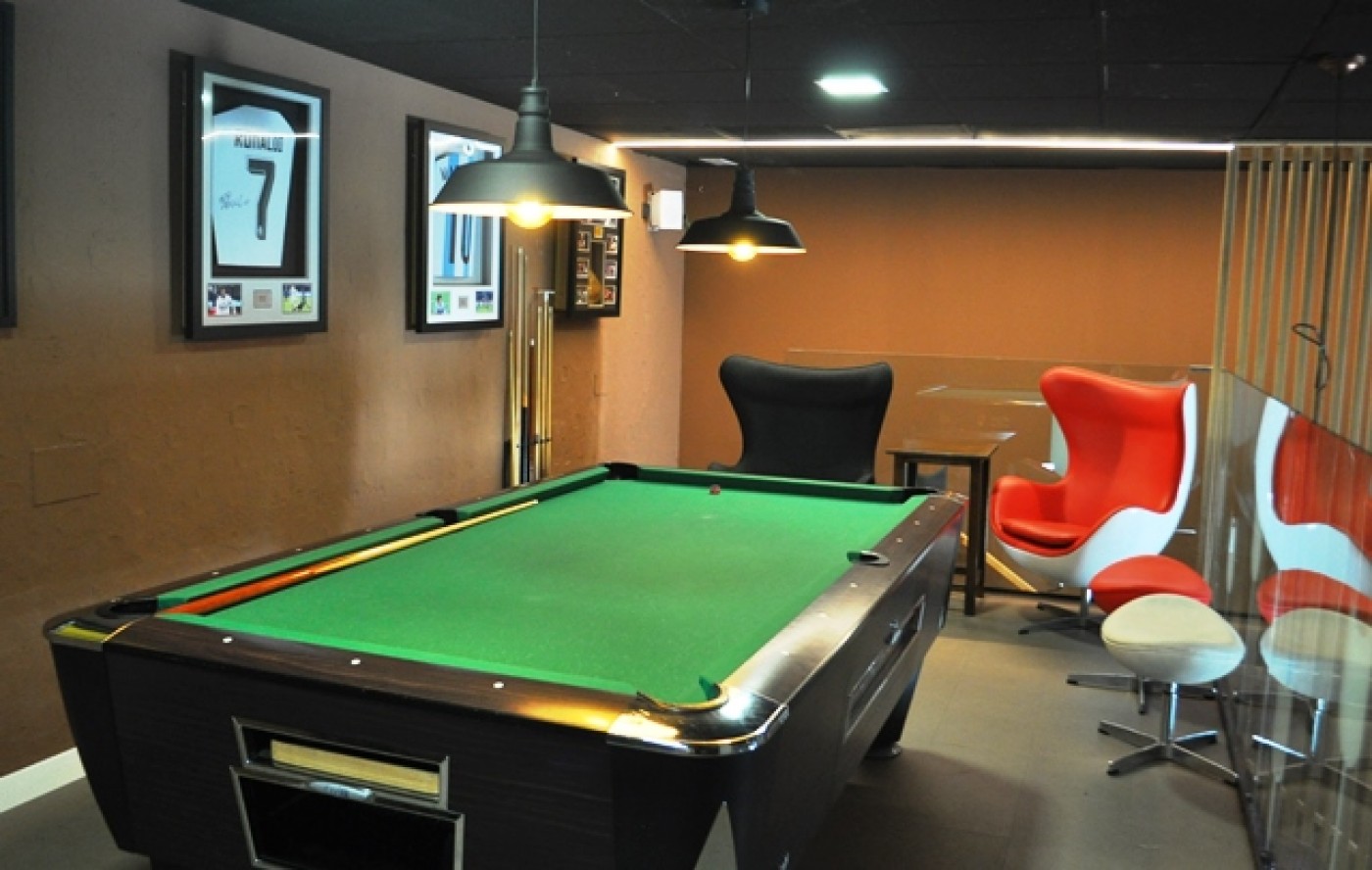 Bar 62 Corvera: eat, drink and relax with live entertainment and sports coverage at this family bar in Corvera