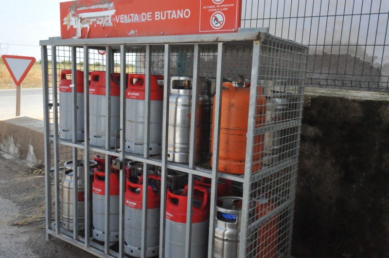 <span style='color:#780948'>ARCHIVED</span> - Butane gas canister availability in Águilas during the coronavirus emergency
