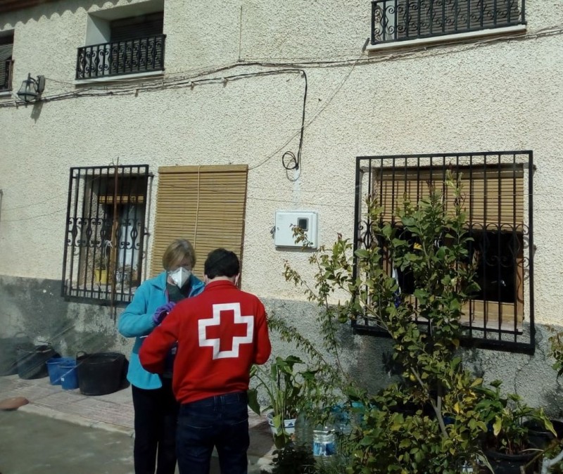 <span style='color:#780948'>ARCHIVED</span> - Cruz Roja volunteers delivering medication in Jumilla