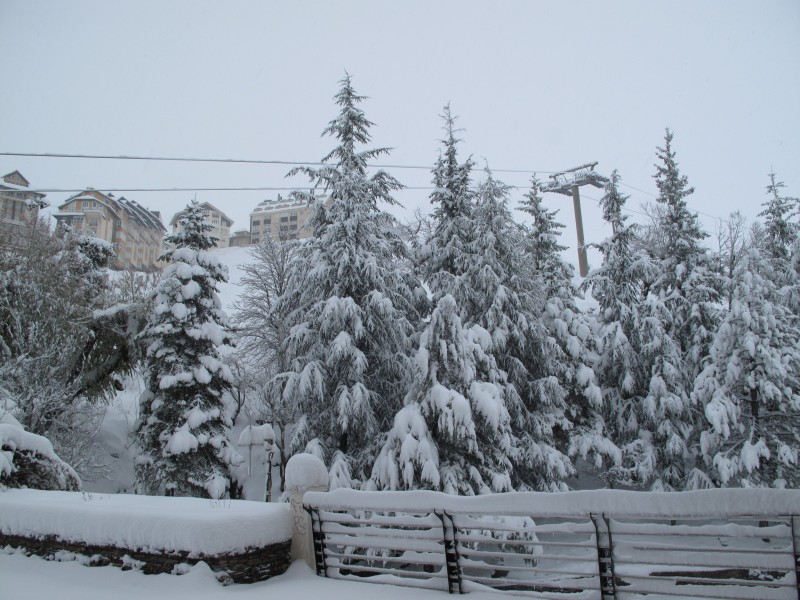 <span style='color:#780948'>ARCHIVED</span> - Heavy snow in the Sierra Nevada but will ski resorts in Spain open this year?