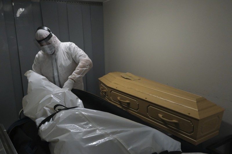 <span style='color:#780948'>ARCHIVED</span> - Undertakers and funeral workers in Spain demand priority in coronavirus vaccination