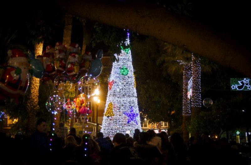 <span style='color:#780948'>ARCHIVED</span> - Aguilas Christmas light switch-on: December 3