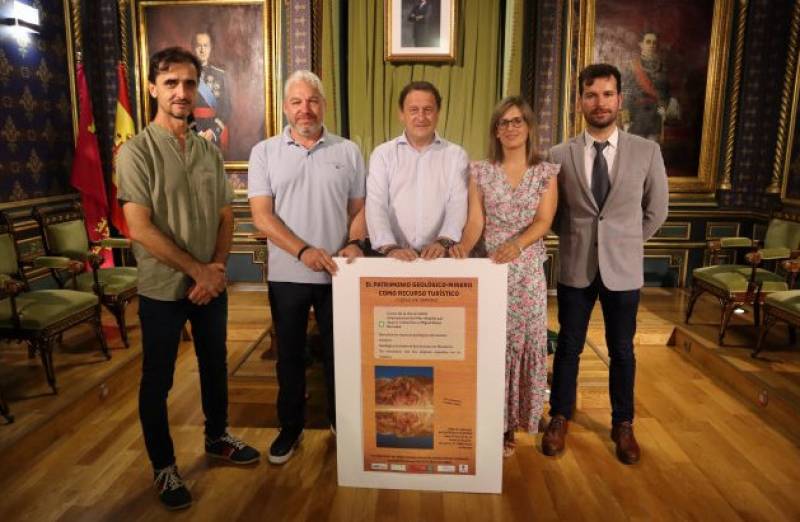 <span style='color:#780948'>ARCHIVED</span> - Mazarron hosts two Univerisdad Internacional del Mar courses this July