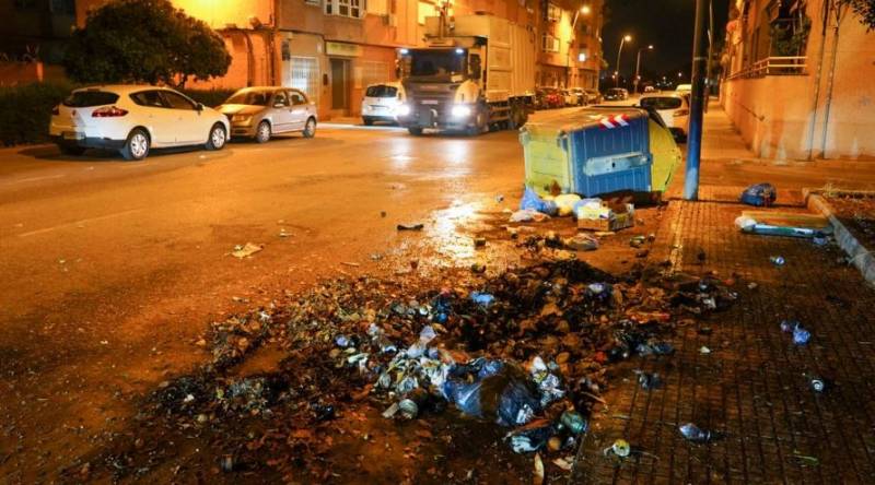 <span style='color:#780948'>ARCHIVED</span> - Carnage in Cartagena on San Juan with burning bins and police altercations