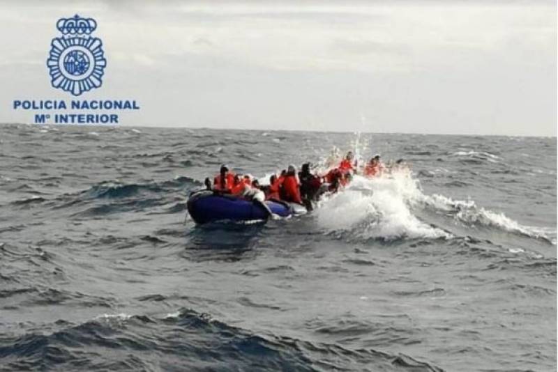 <span style='color:#780948'>ARCHIVED</span> - 7 boat skippers arrested for bringing 200 migrants from Algeria to Murcia