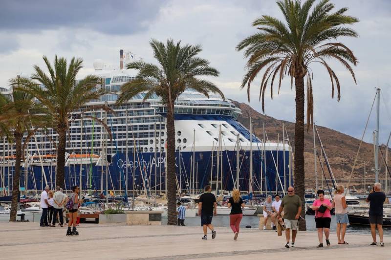 Cartagena Port sails to 100,000 cruises passengers so far this year