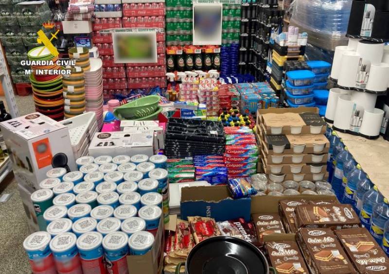 Police confiscate 100,000 products from supermarkets because their labels are not in Spanish