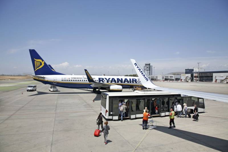 Ryanair flight makes emergency landing in Dublin airport 