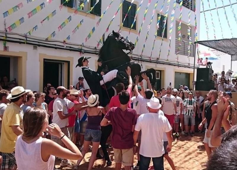 Tourist loses finger after horse bite during Menorca festival