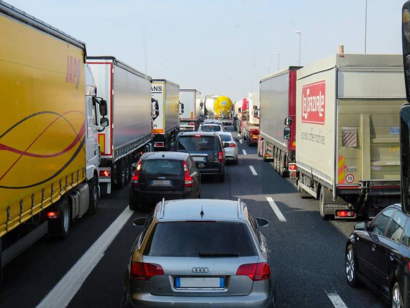 Goodbye to traffic jams? Spain tests using hard shoulder to ease congestion