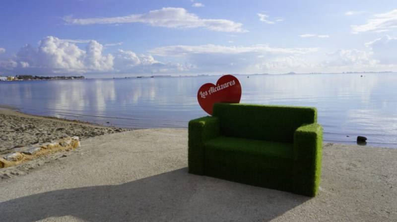 Make Valentines Day memories on the sofas fo Los Alcázares!