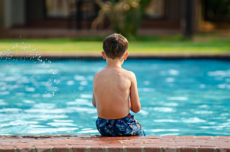 Man arrested after kissing four year old British boy in Magaluf hotel pool