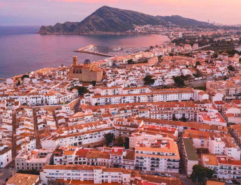 This Alicante 'hidden gem' is just as idyllic as Mykonos, according to UK press