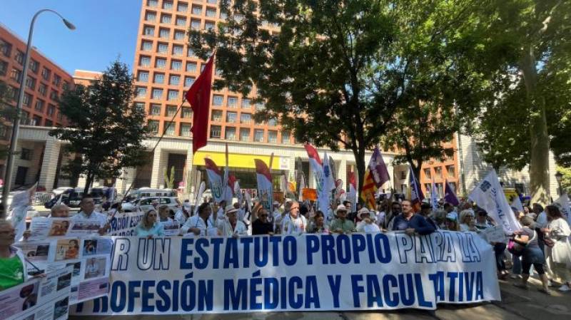 Spanish doctors officially call an indefinite strike in October